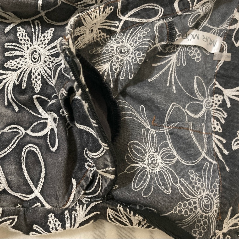 Anthropologie Mur Mur 100% Cotton Gray & White Shorts Sz. S Embroidered floral - Picture 7 of 16